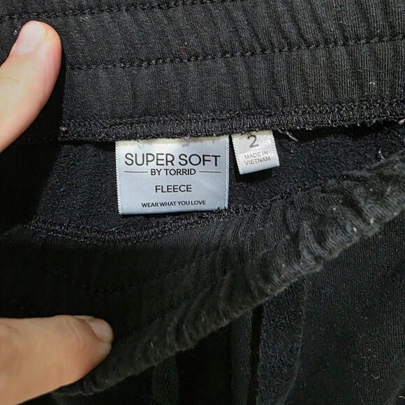 Torrid Super Soft Fleece Joggers Black Size 2 Cozy Lounge Pants Pockets - Picture 9 of 13